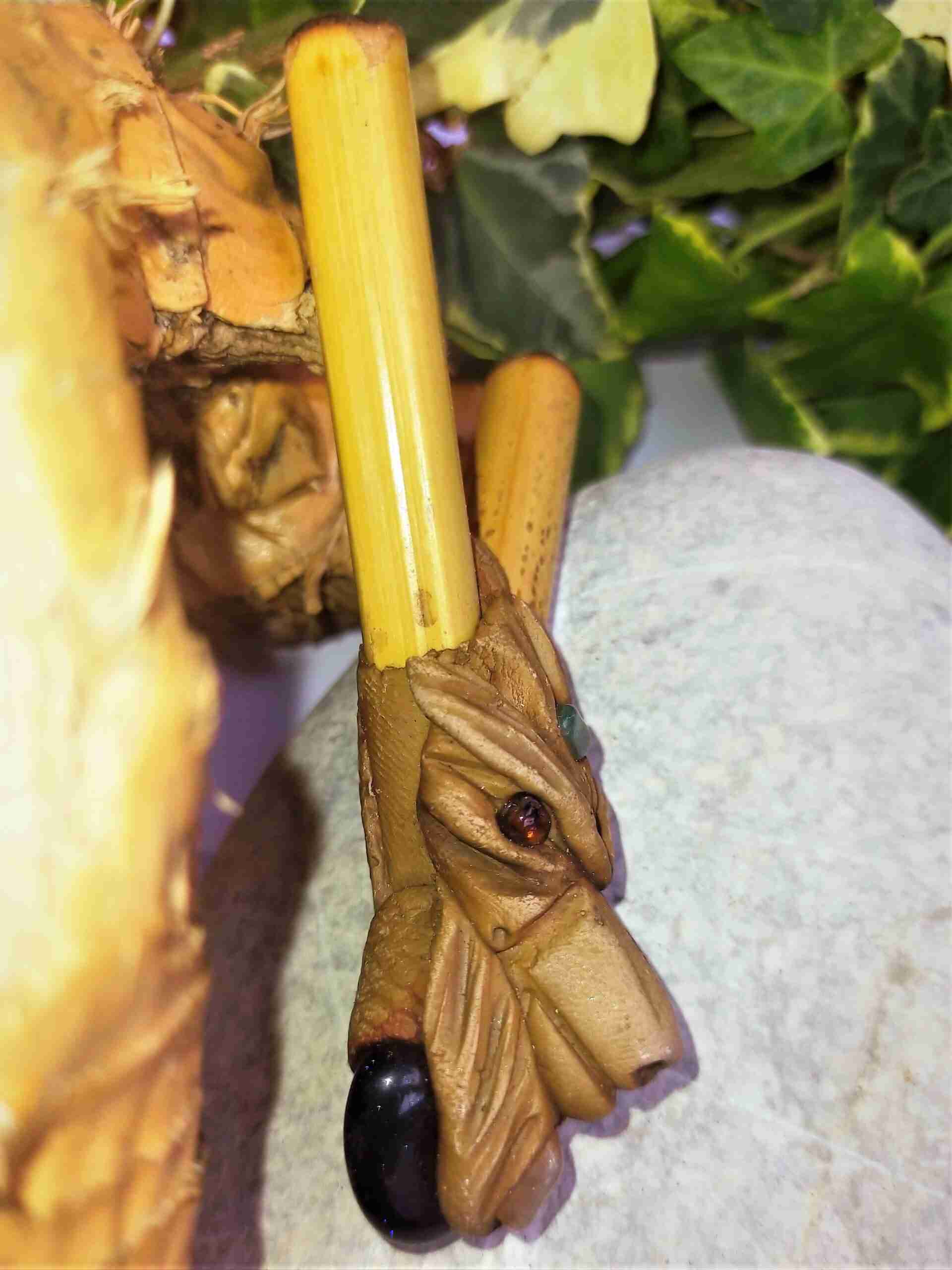 Kuripe de Bambú Tótem LOBO Amuleto con Piedras potente