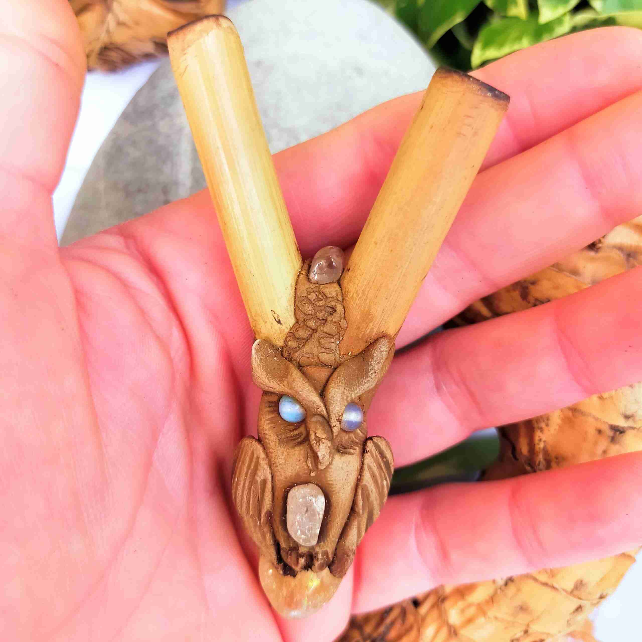 Kuripe de Bambú Tótem BÚHO Amuleto con Piedras potente
